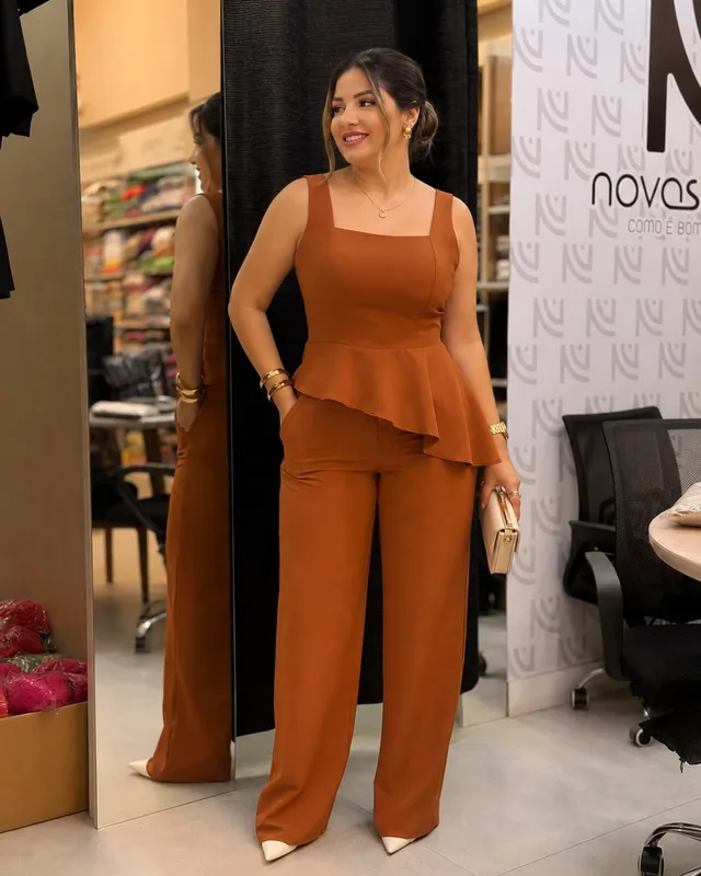 Conjunto blusa com babado e calça terracota